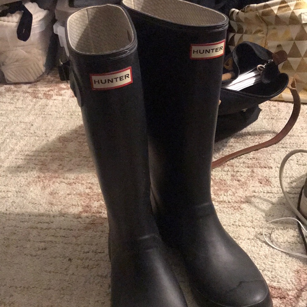 Black huntress boots